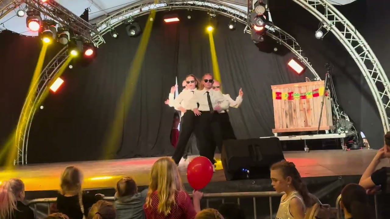 Dansmariekesconcours 2026 bij CV de Dördouwers Weiteveen - showdans BULTRUTERS TER APEL