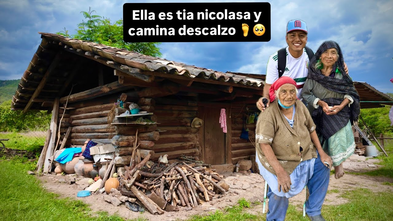 Hermosa mujer indígena camina descalzo 🦶🥺 en Oaxaca Mexico 