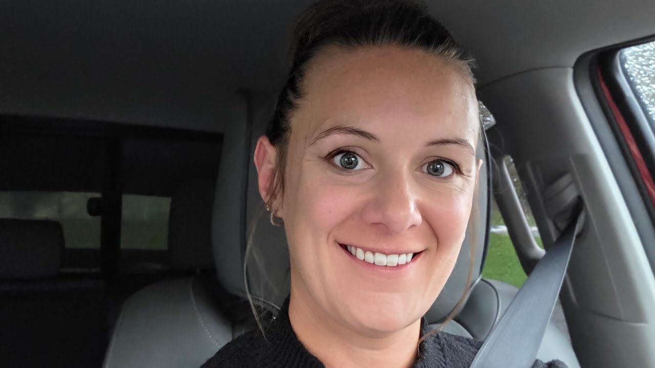 Introduction of a hot-mess mom. 🤣🥰