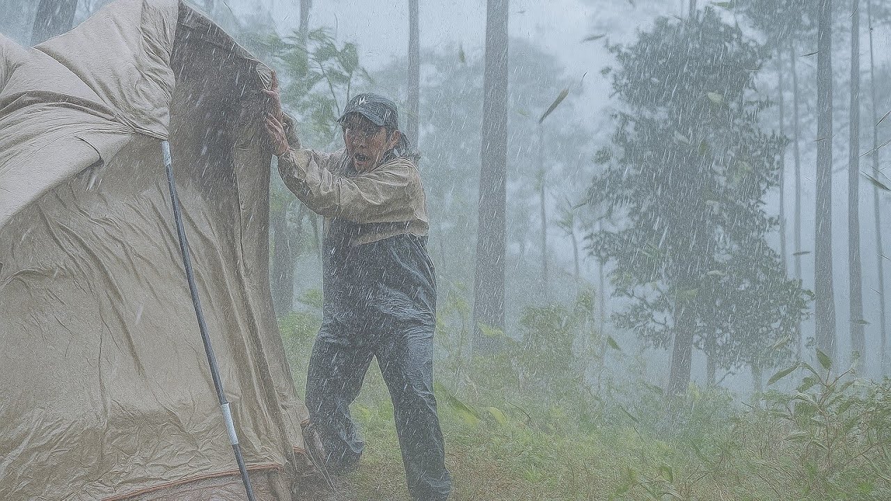 CAMPING DI CUACA BURUK HUJAN ANGIN DAN PETIR ⛈️ CAMPING HUJAN DERAS‼️