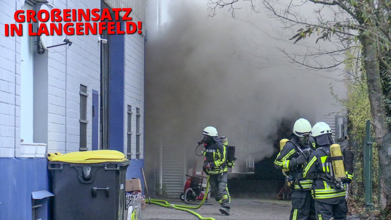 [STADTALARM FEUERWEHR LANGENFELD] - Ausgedehnter Brand in Lackiererei | Starke Rauchentwicklung -