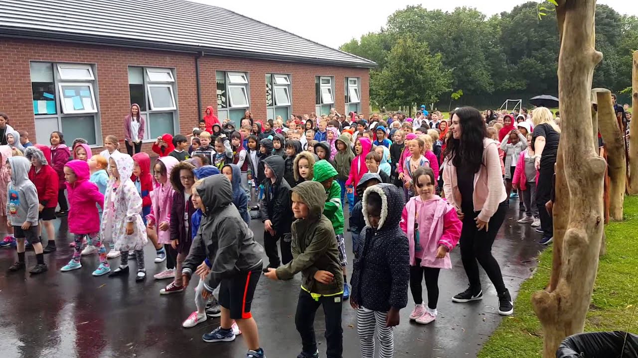 Broomwood Primary School. Whip nae nae