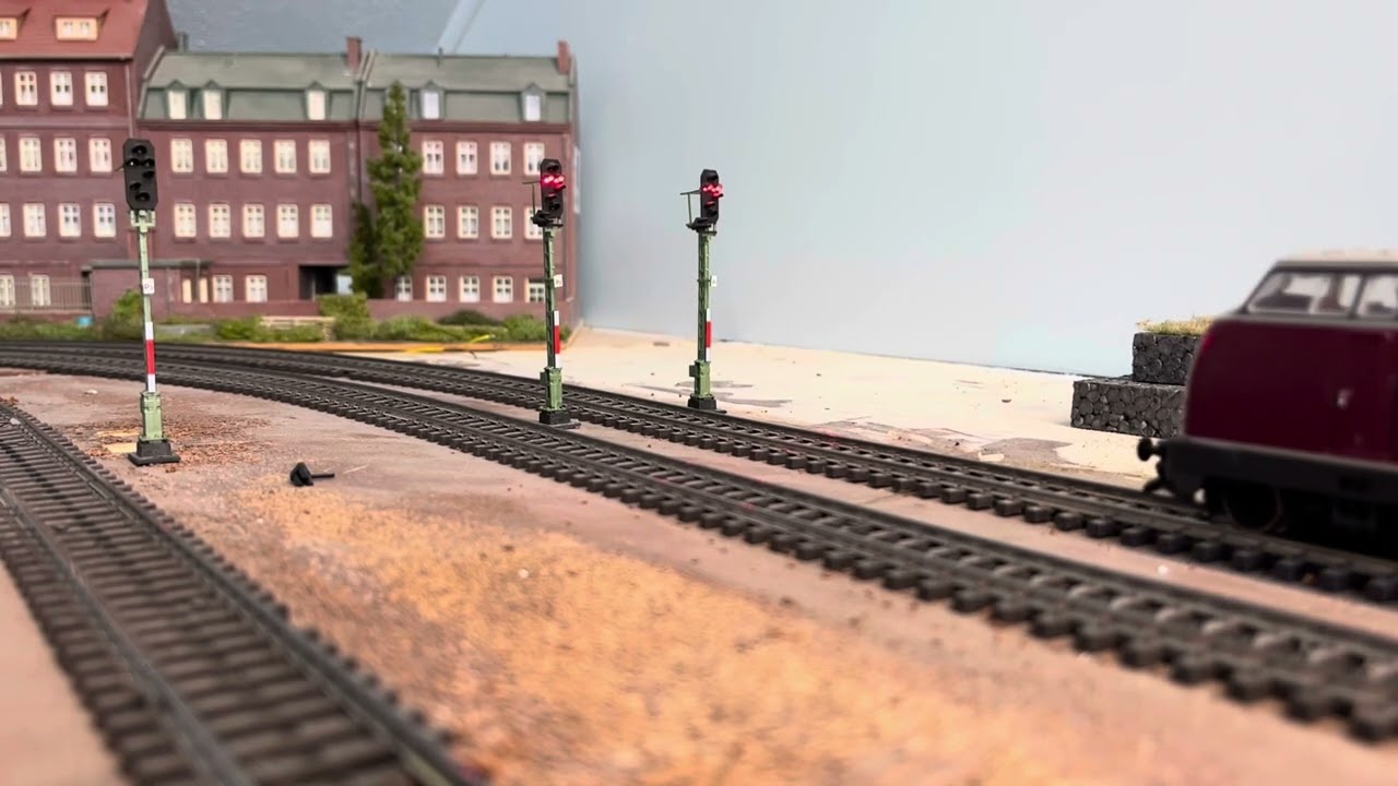 Drie treinen verlaten het station!