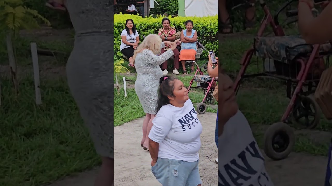 Lolita roba las miradas de los espectadores #baile#dance#huapangos#shorts#viral#fyp#foryou#USA#video