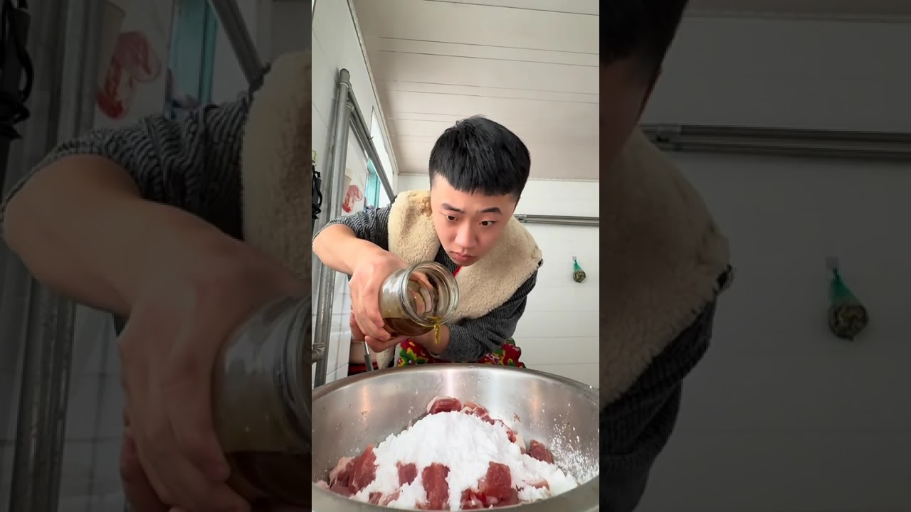 The New Year s eve dinner must have braised pork segments. I was sweating profusely while