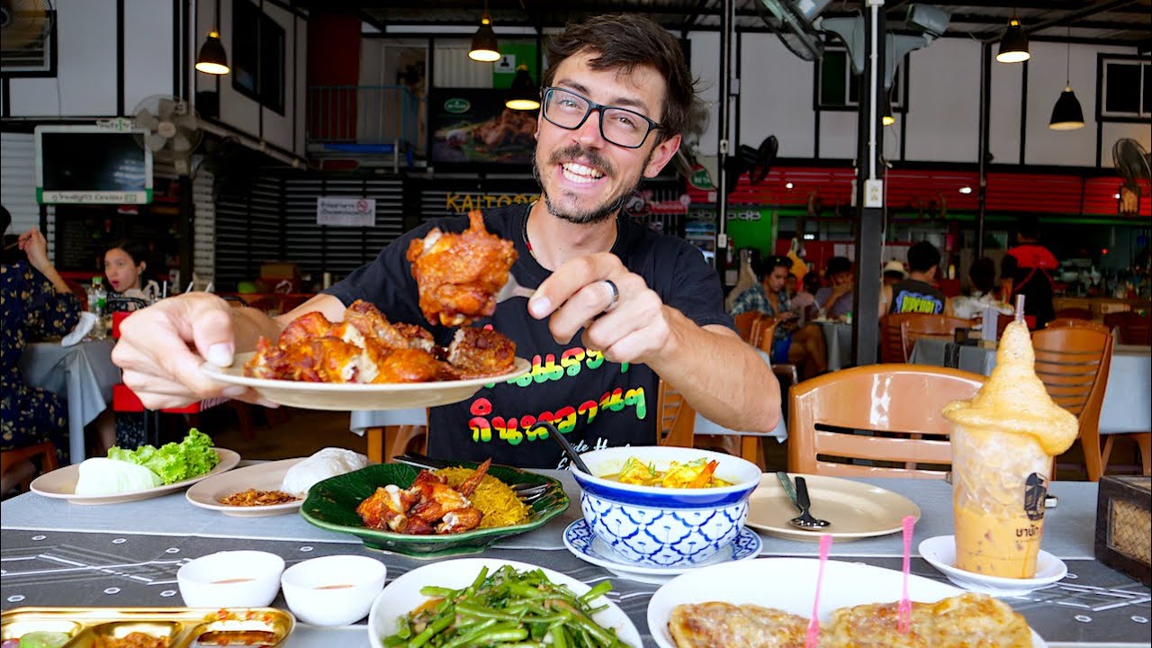 INCREDIBLE Southern Fried Chicken at Decha Halal Restaurant in Hat Yai (ไก่ทอดหาดใหญ่)