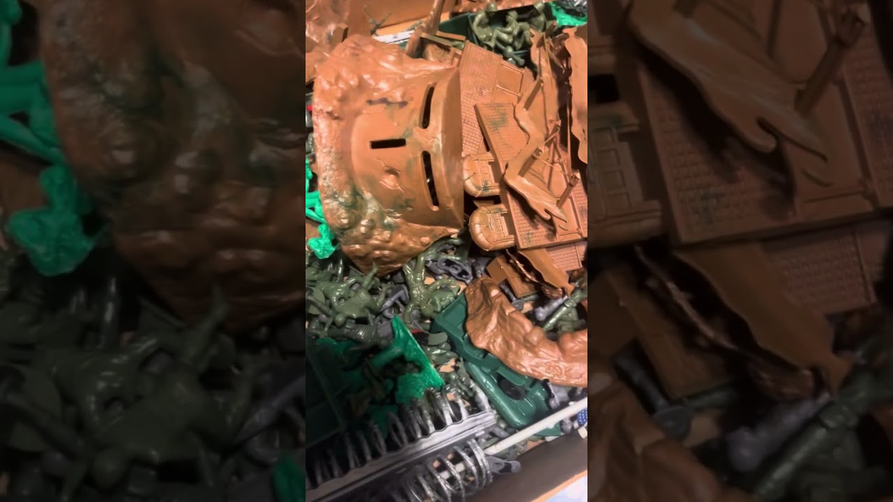Battle ground play set by Marx #toysoldiers #marxtoys #militaryplaysets #armymentoys #plasticarmymen