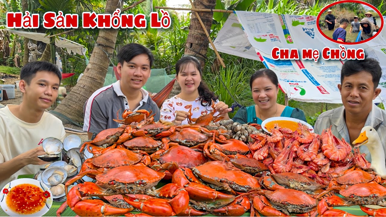 Cha Mẹ Chồng Vui Mừng Ăn Nguy&ecirc;n M&acirc;m Hải Sản Khổng Lồ Cua Biển T&ocirc;m S&uacute; Chấm Muối Ớt Cay Con D&acirc;u Đem Về