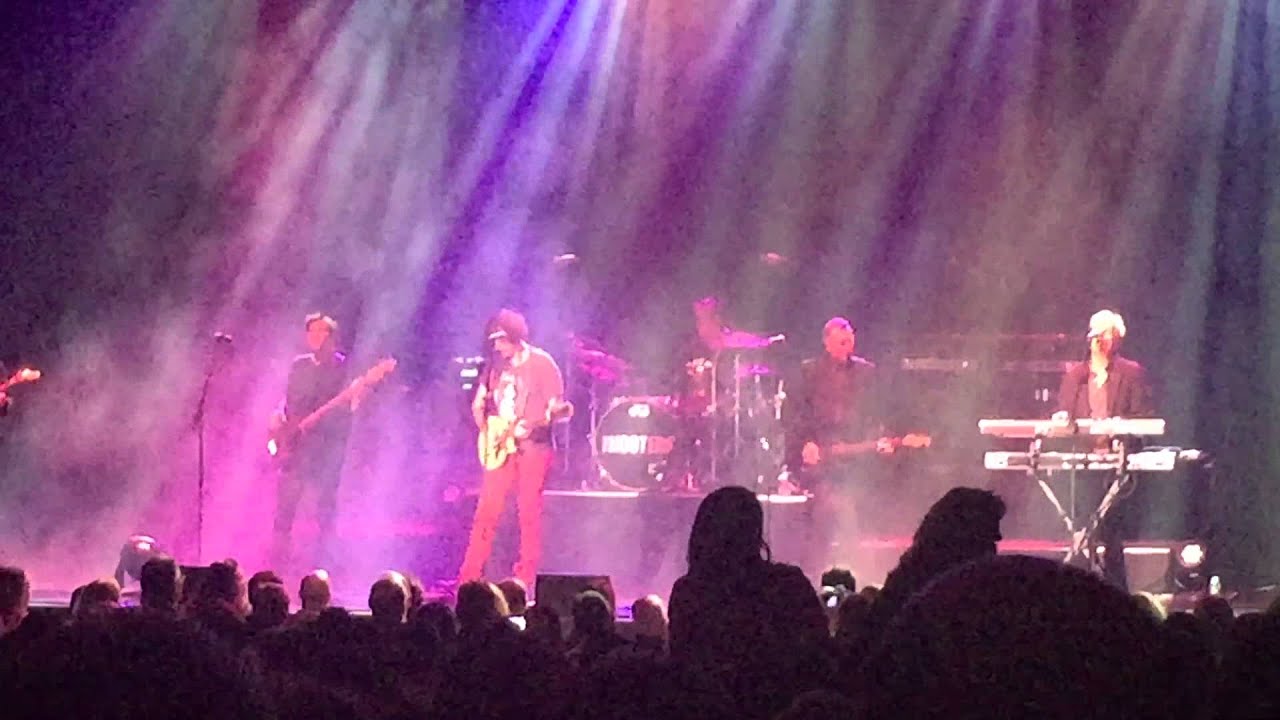 Graveyard Waltz / 500 Miles ~ The Hooters live at The Keswick Theater