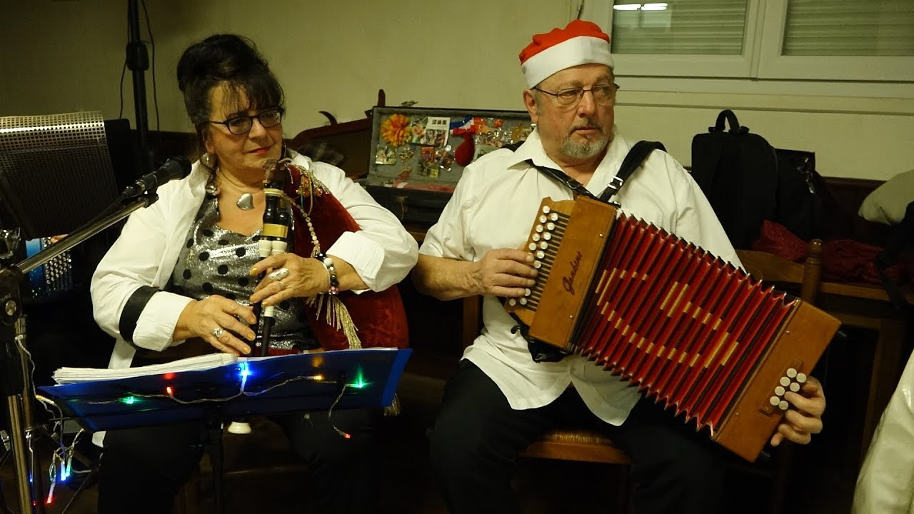 Les copains musiciens du mardi Roannes St Mary dec 2018 medley 1