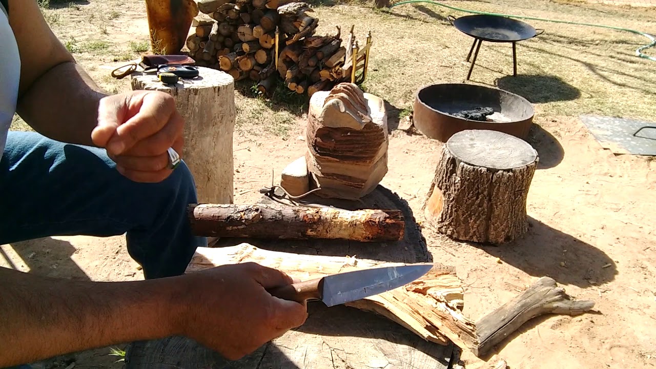 PKS knife (Pathfinder Knife Shop) batoning mesquite? AWESOME KNIFE!!!