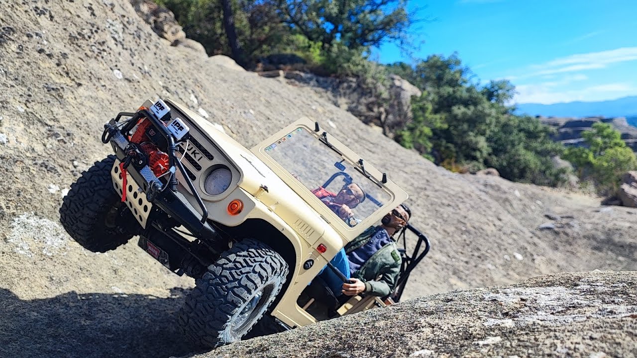 FMS SUZUKI JIMNY vs ROCHOBBY JEEP