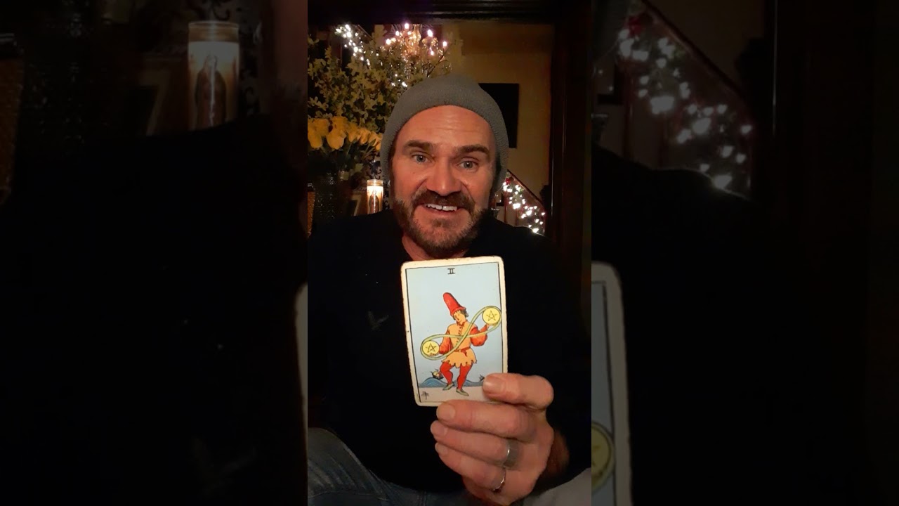JDS Tarot!  Capricorn...what to expect this Christmas?  ✌❤💡🙏🧿🎁