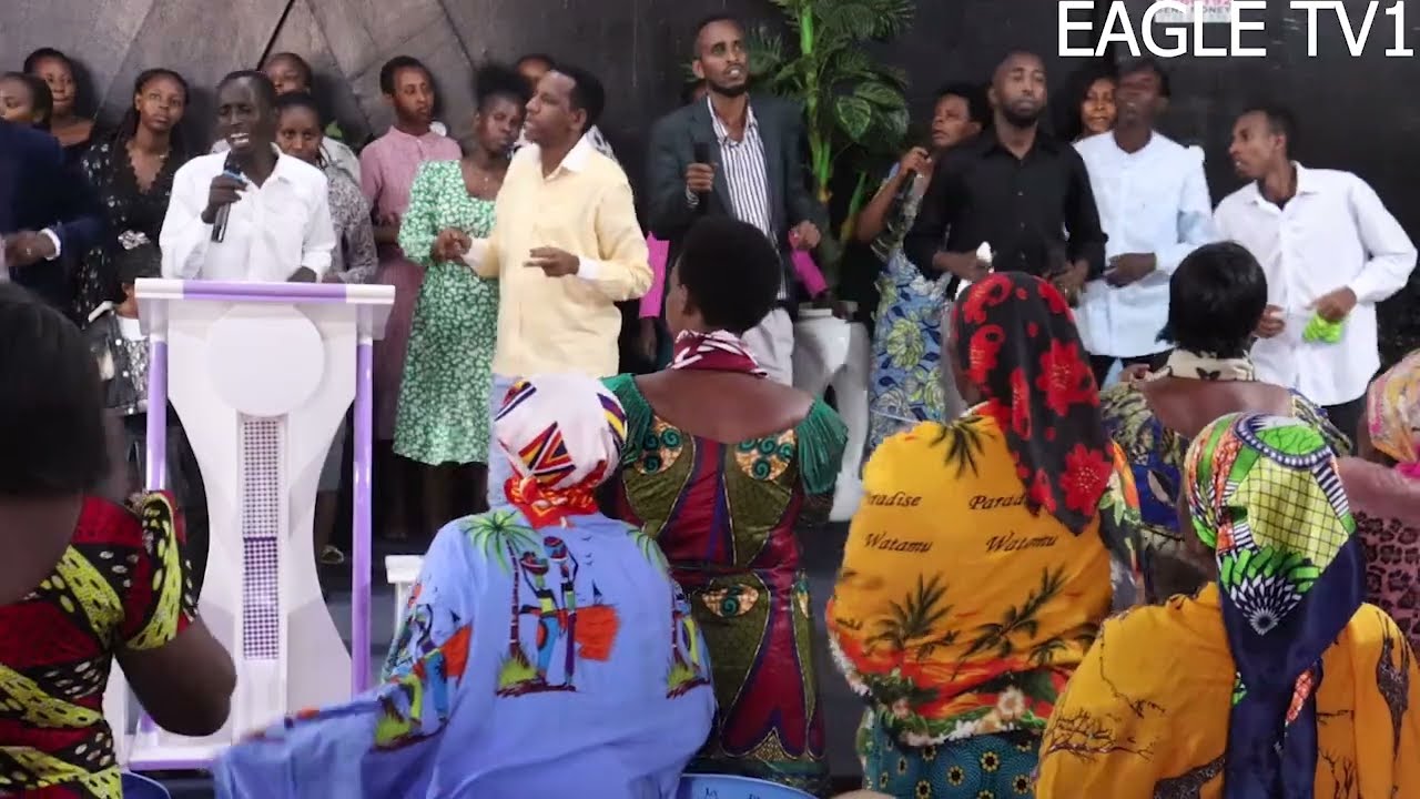 IGISIRIMBA.  BYARI UMUNEZERE UDASANZWE MUMATERANIRO, Hamwe na PIANIST Munini. 