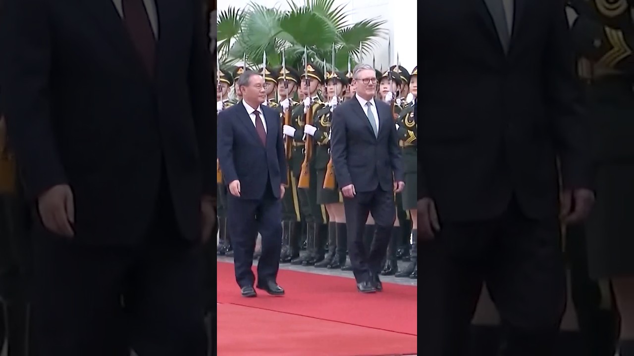 Chinese Premier Hosts UK's Starmer in Beijing