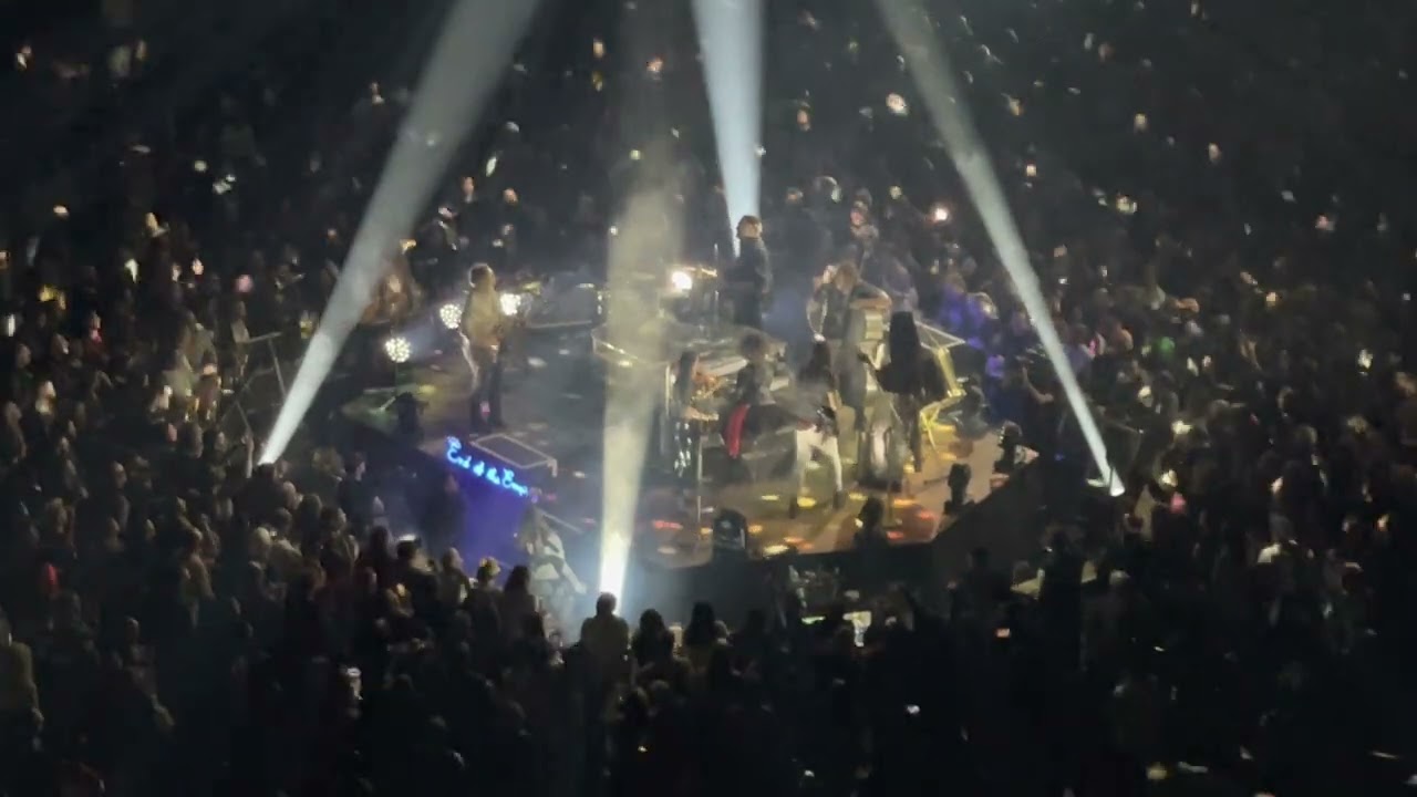 Arcade Fire - 1979 (Smashing Pumpkins cover) @ United Center in Chicago 11/12/2022