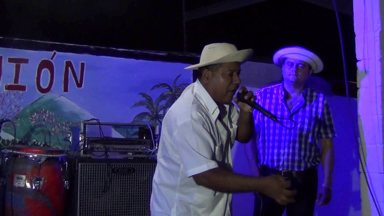 AGUSTIN SAMANIEGO Y TOÑITO VASQUES- FIESTA DE CHURRO ARCIA- POR LA FAMA TV