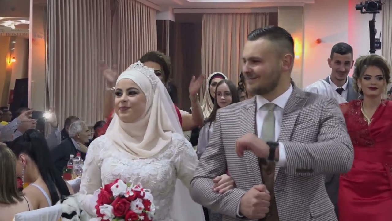 Anel & Belkisa, ulazak mladenaca.