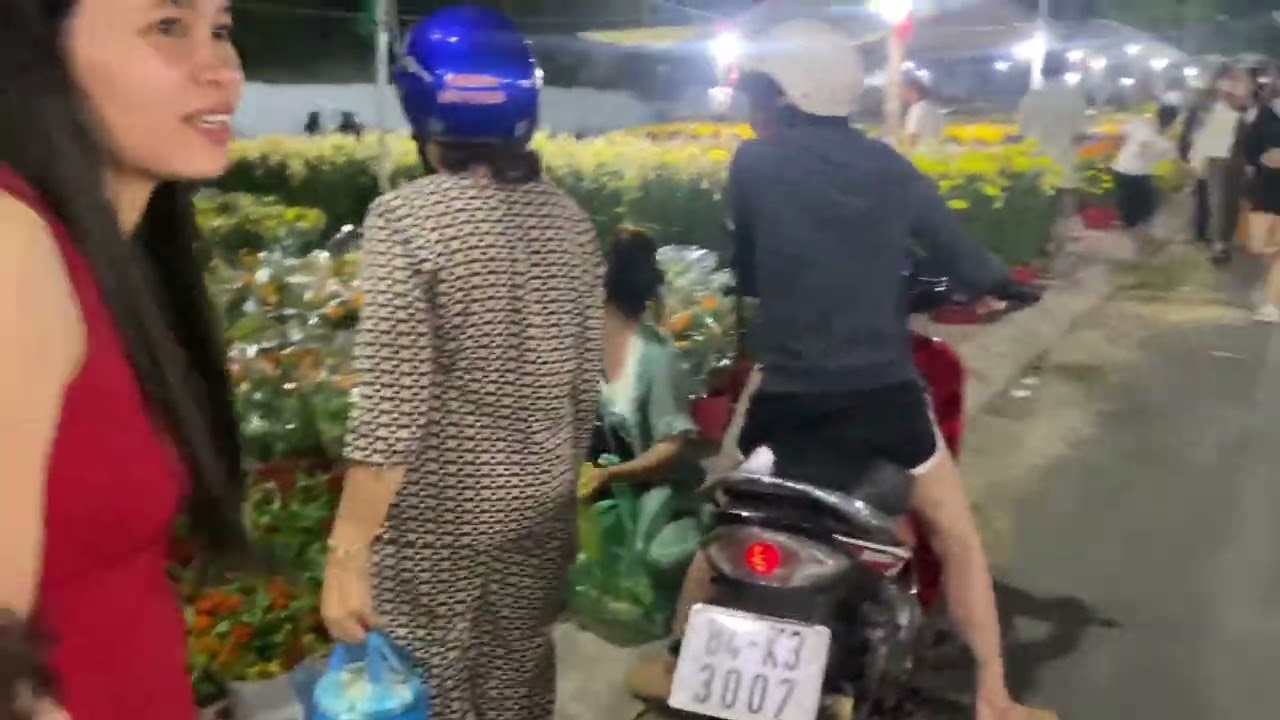 Chợ đêm cầu kè 25 tết