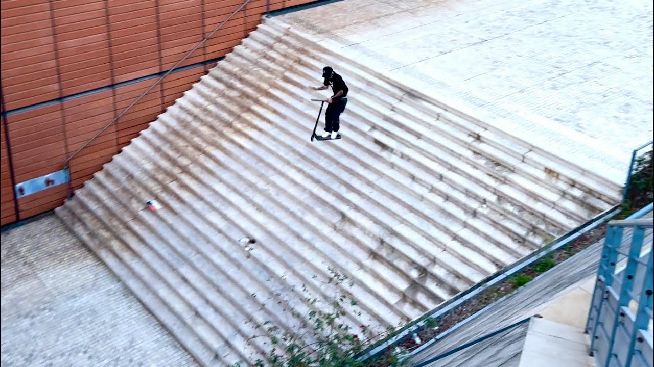 No Face Rider VS Lyon 25 Stairs