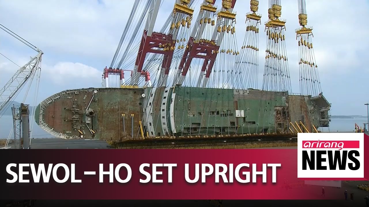Sewol-ho ferry reveals full-shape for the first time since 2014