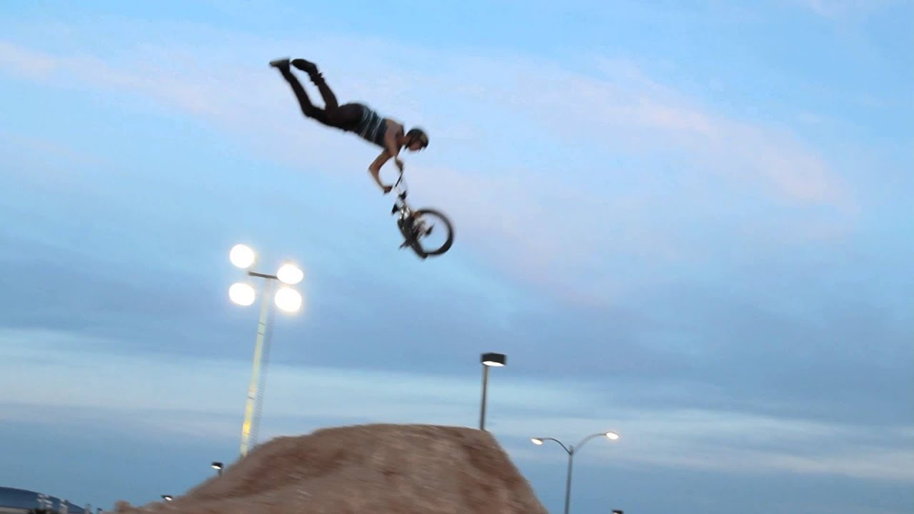 BMX Crash- Alex Landeros Falls Out Of The Sky