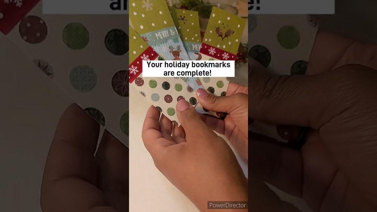 DIY Easy Holiday Bookmark #bookmarks #booklovers #christmascrafts #bookmarkcraft #bookmark