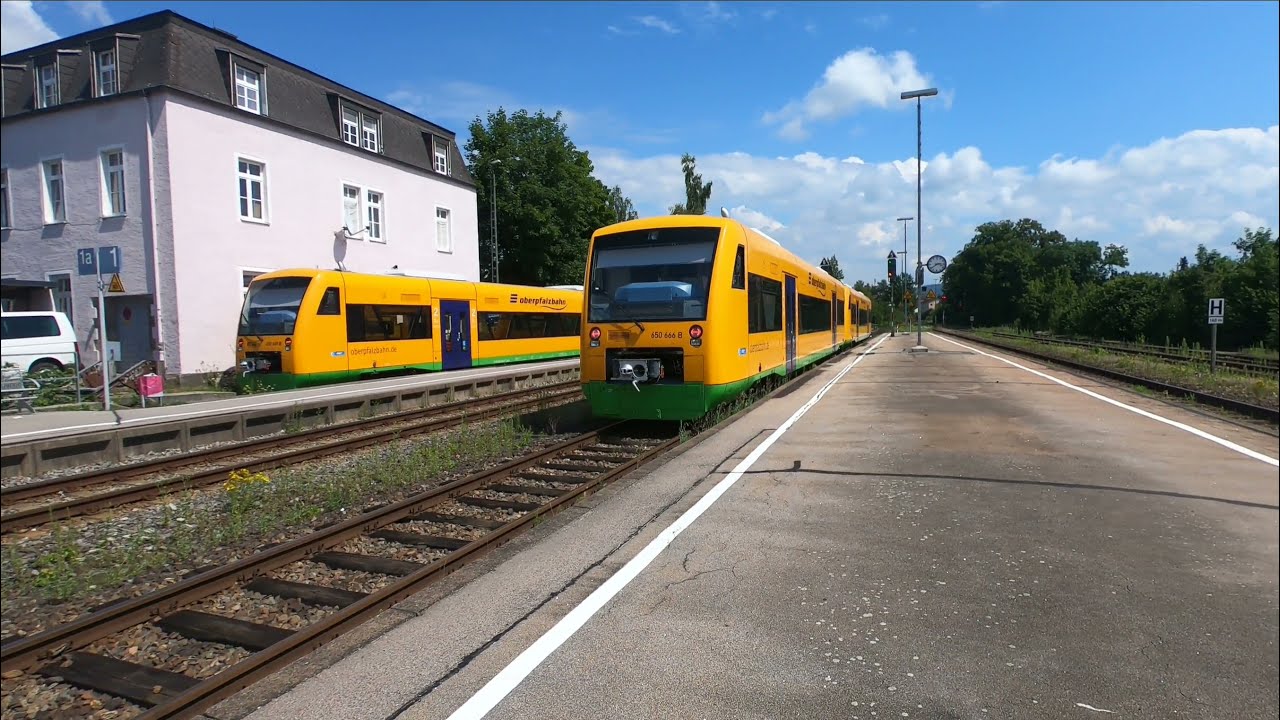Bahnverkehr am Bahnhof Cham. Güterzüge, Oberpfalzbahn, Alex und DB Regio  -2k-