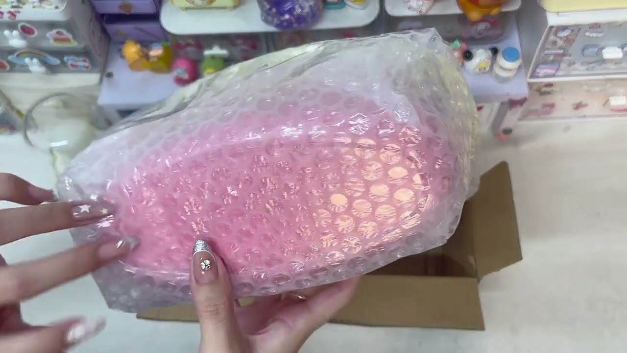 Gói bưu phẩm Squishy cho khách đặt ở Tiktok và Fb bên sốp