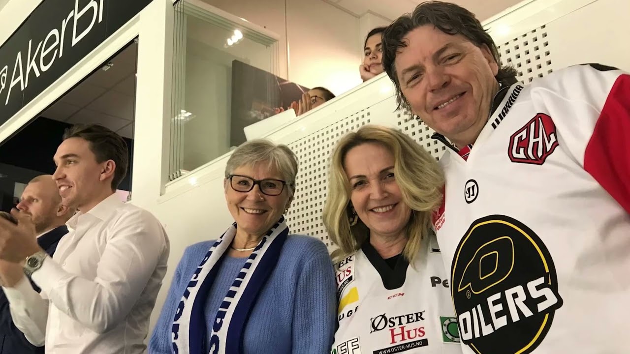 Oilersfamilien hilser Tore Christiansen under markering 26.11.22