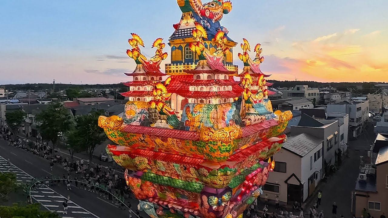 街を呑み込む巨大灯籠「天空の不夜城」｜Japan’s Sky Castle Lantern Festival