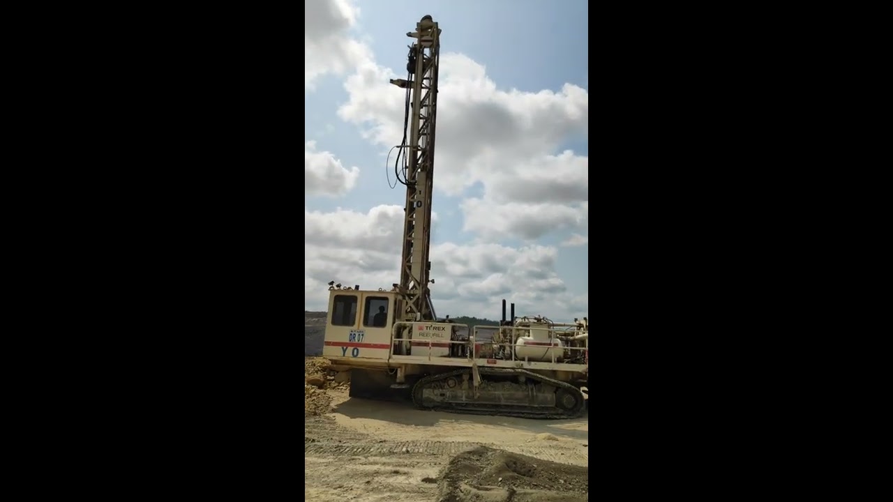 DRILLING MACHINES FOR BLASTHOLE BLASTING
