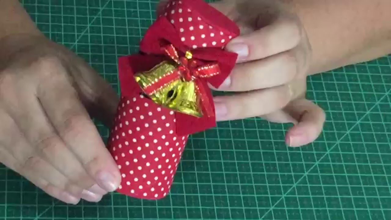 Caixinha com rolo de papel higiênico