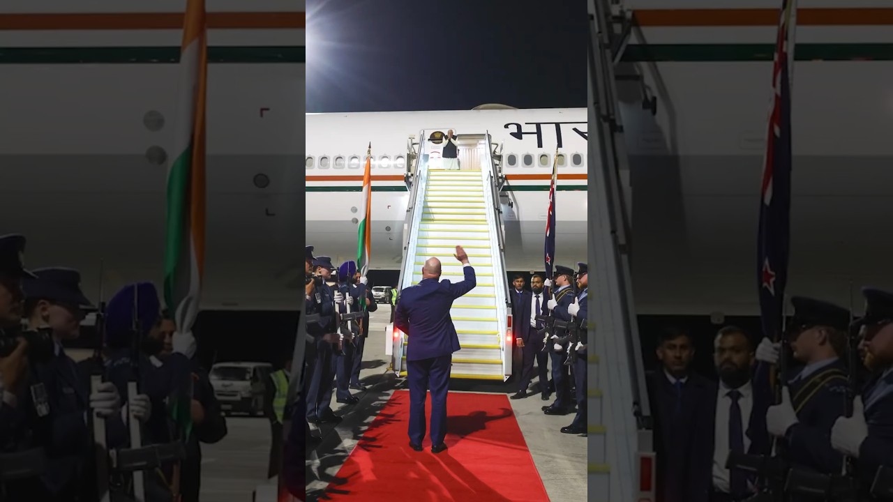 PM Modi emplanes for Delhi | #shorts