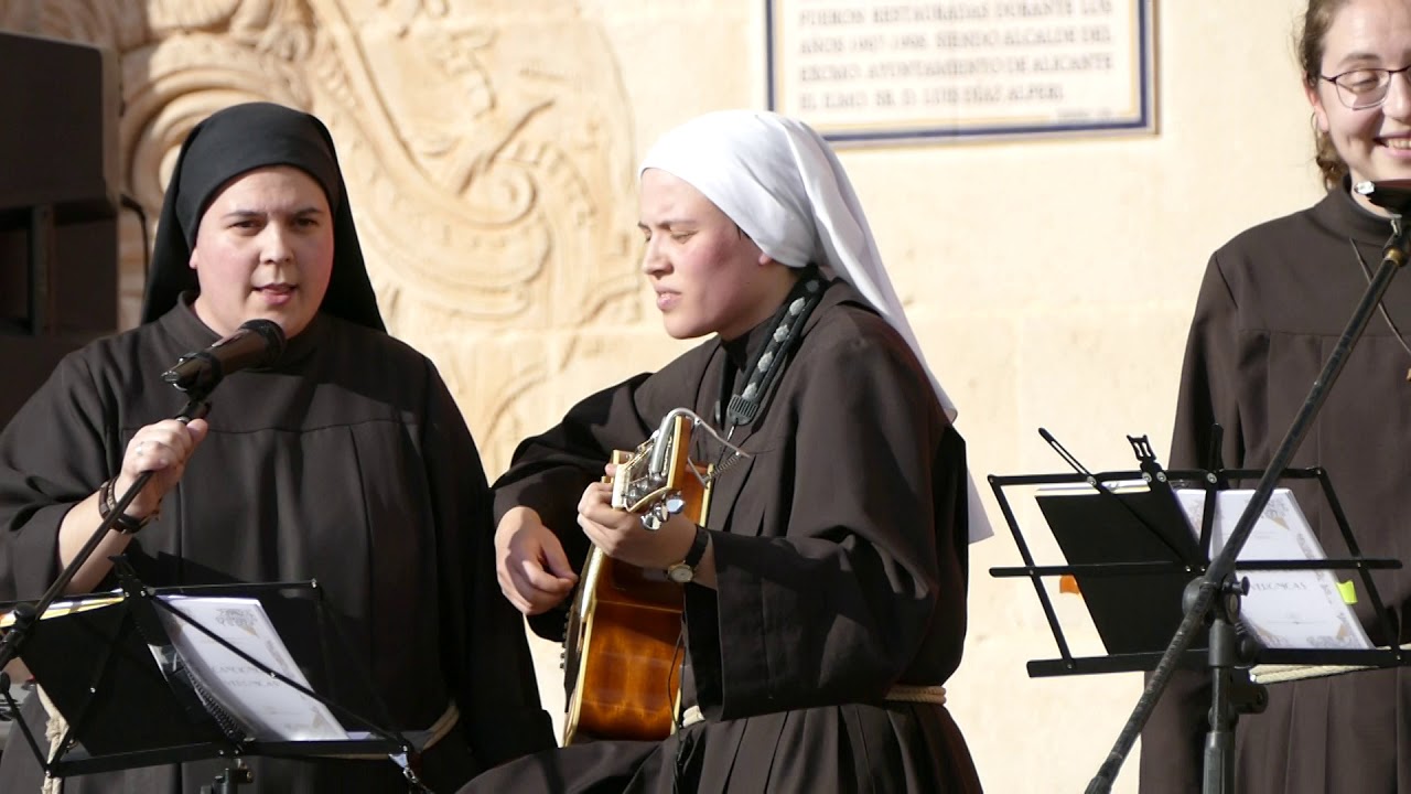 Las Hermanas Clarisas cantan 