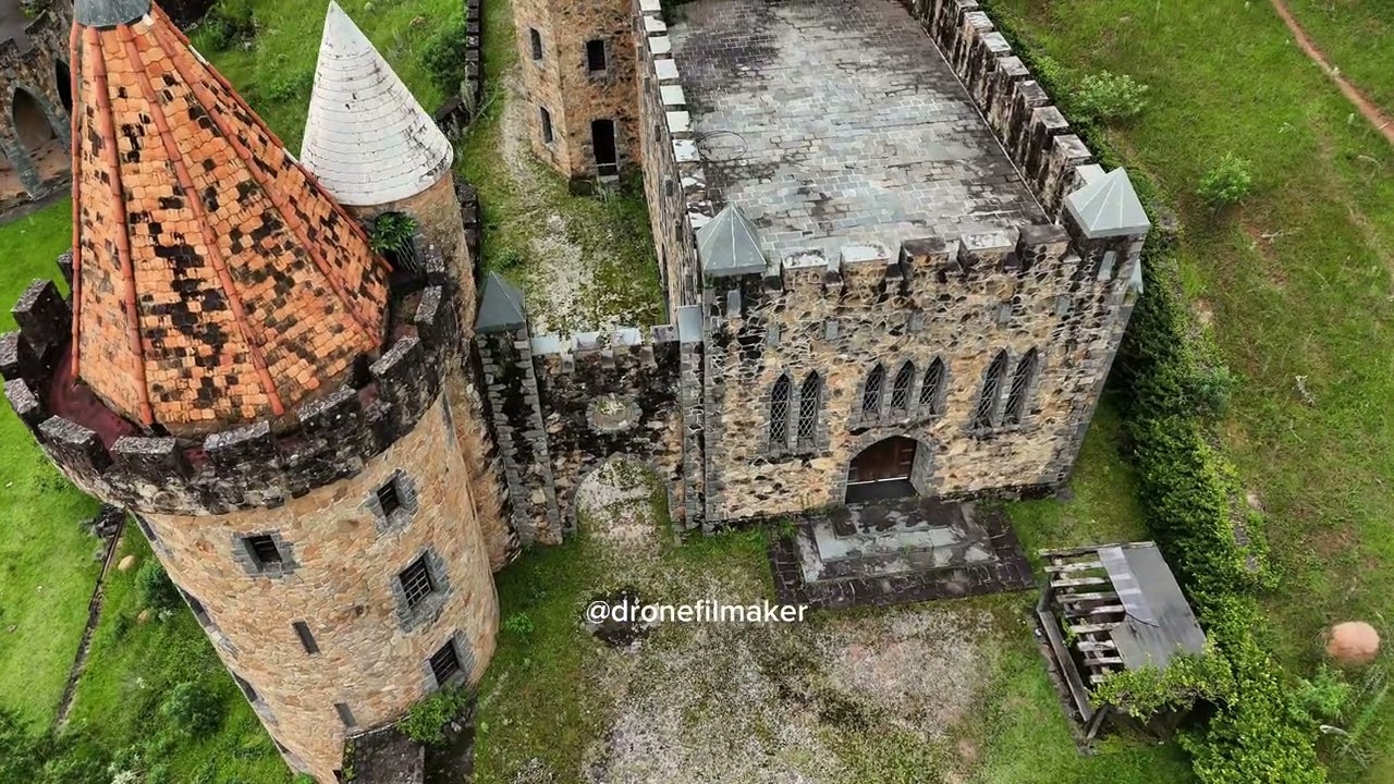 Castelo Neomedieval construído pertinho de São Paulo.