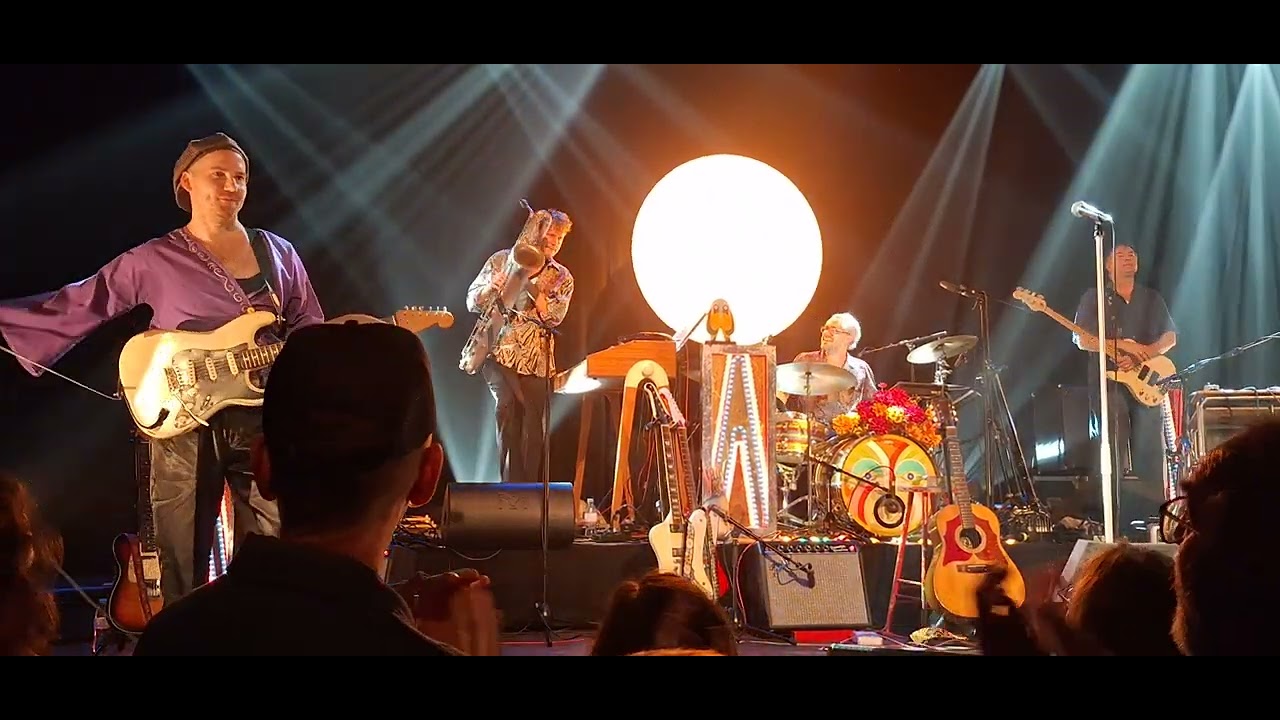 31 oktober 2024 - Stef Kamil Carlens & The Swoon @ Schakelbox (Waregem, BE)