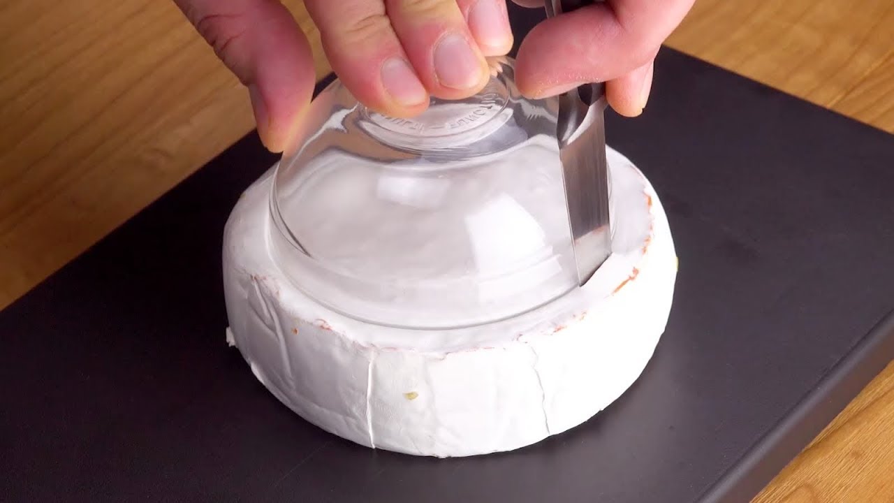 Taglia il camembert per bene. Il risultato è da estasi!