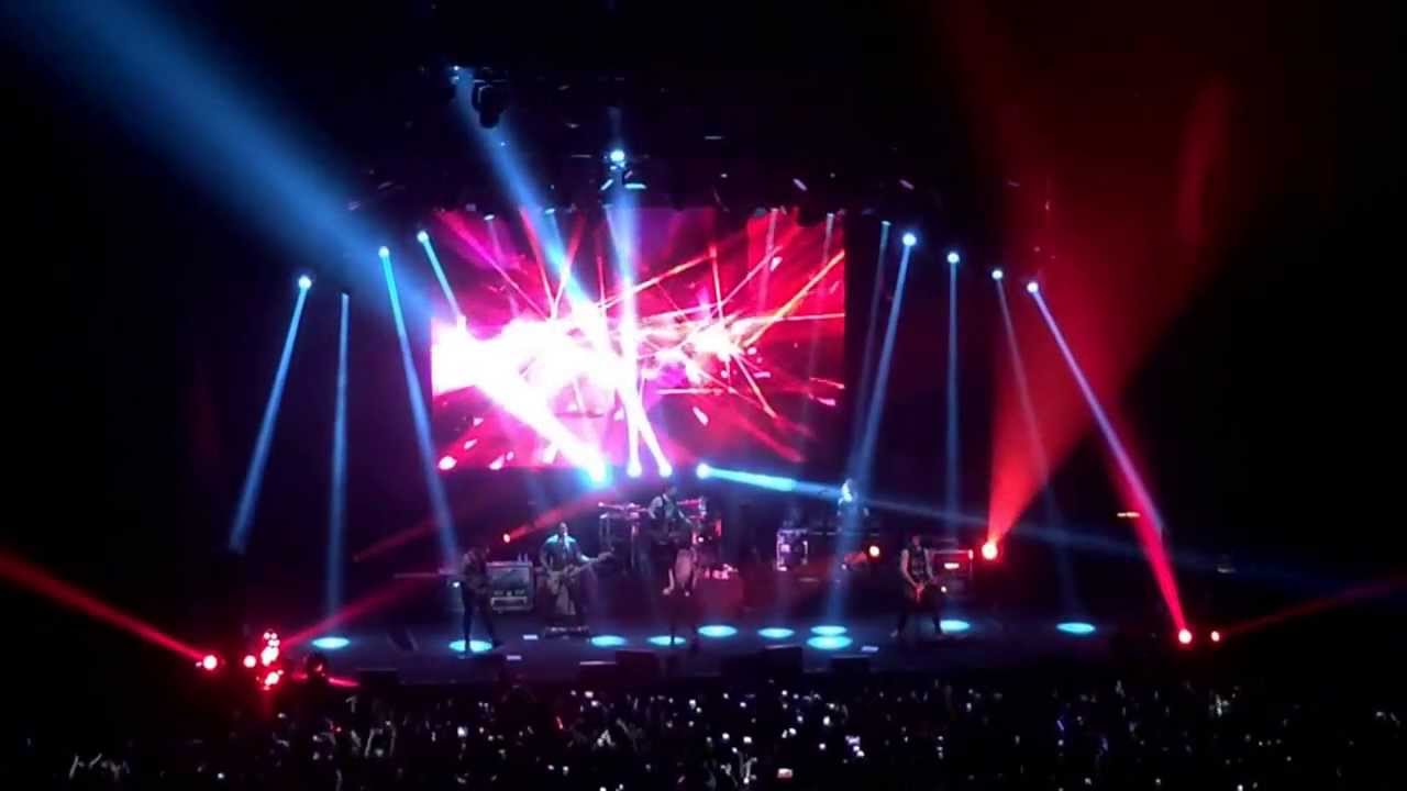 Avril Lavigne - What The Hell (Live in Jakarta 2014)