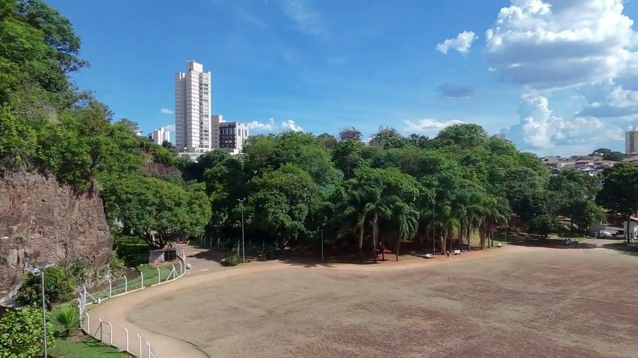 Um voo de drone no Parque  do Chapadão  em Campinas 