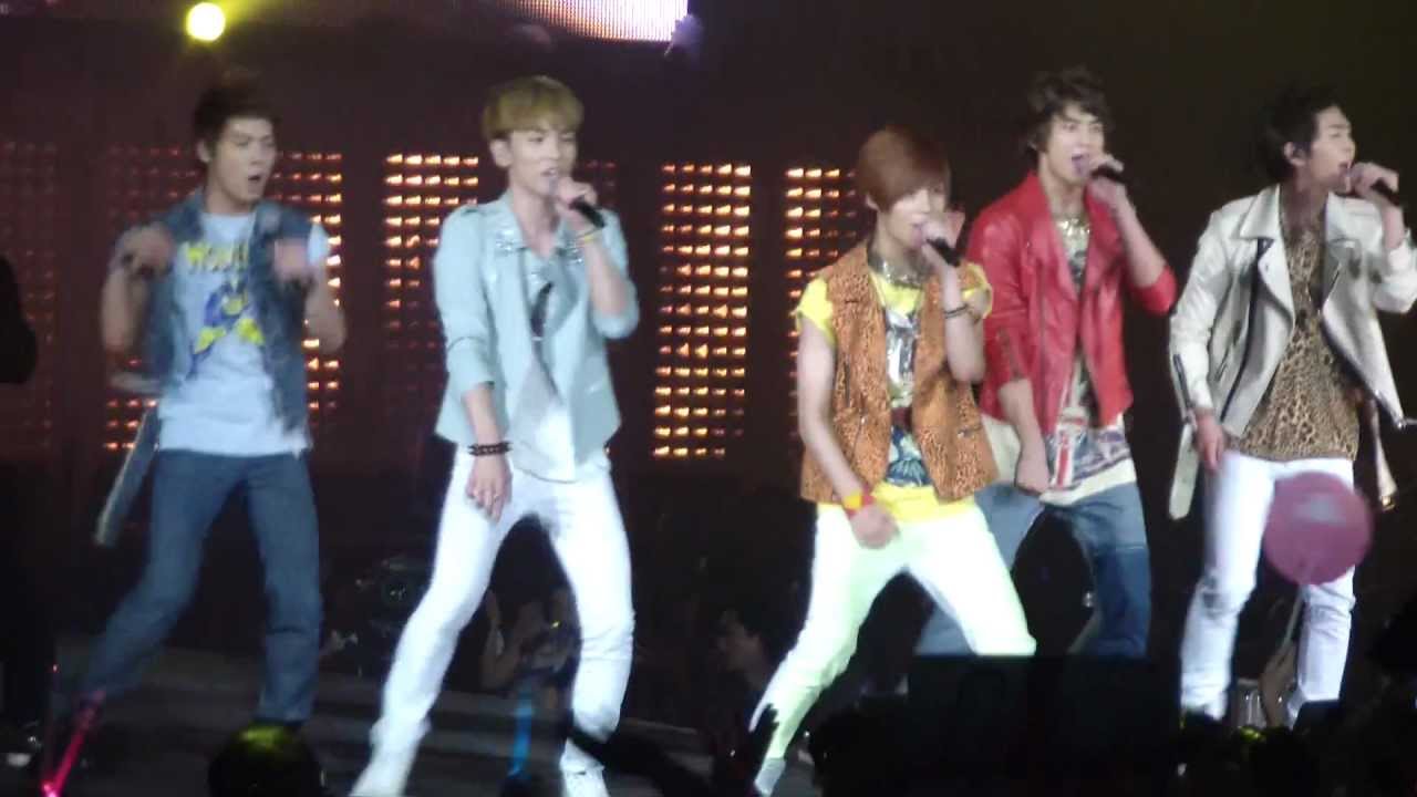 SHINee - Replay + Get Down + Juliette (2011.06.11) @ SM Town Paris