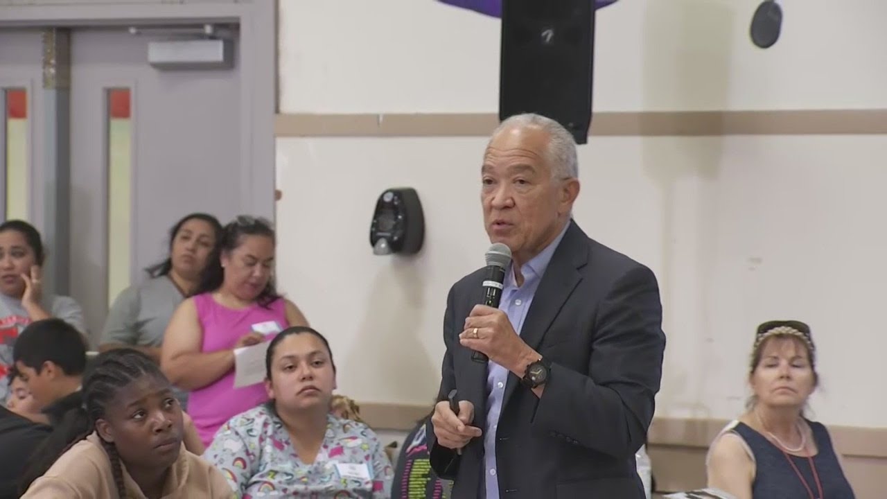 Houston ISD Superintendent F. Mike Miles holding family event