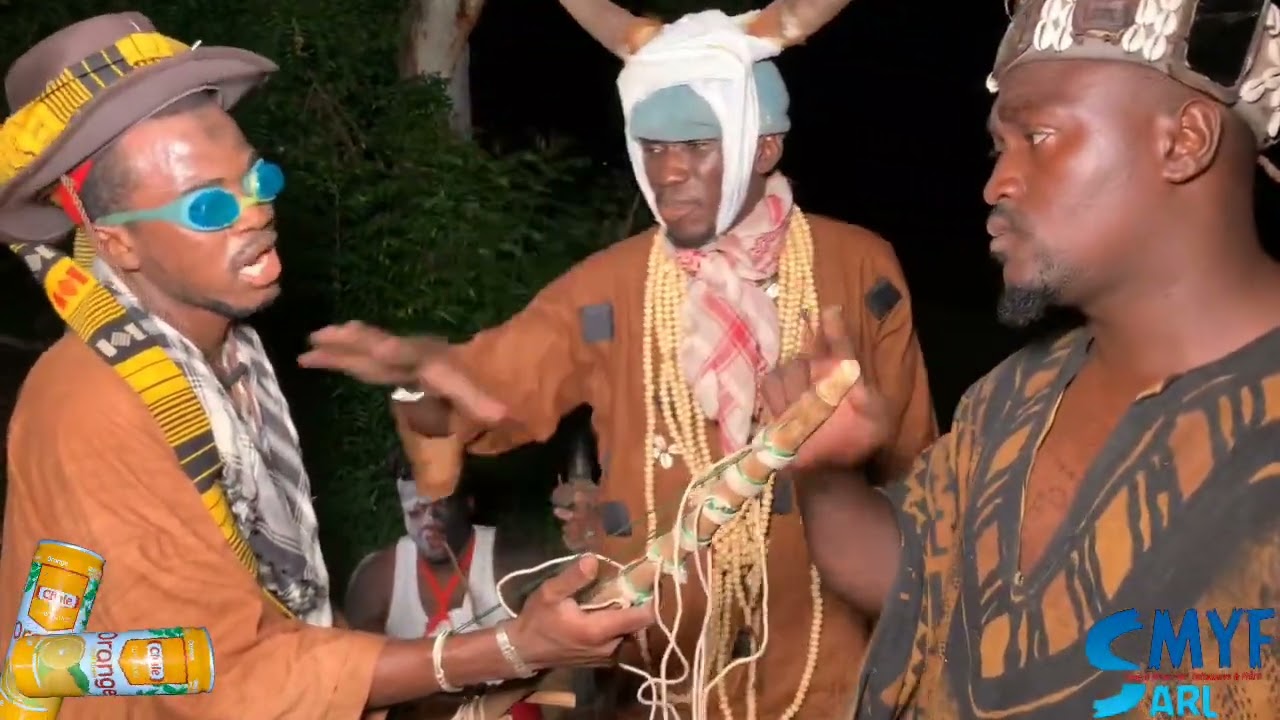 Le Fou Woroli le grand Symbo avec Diabate et ses troupes donso