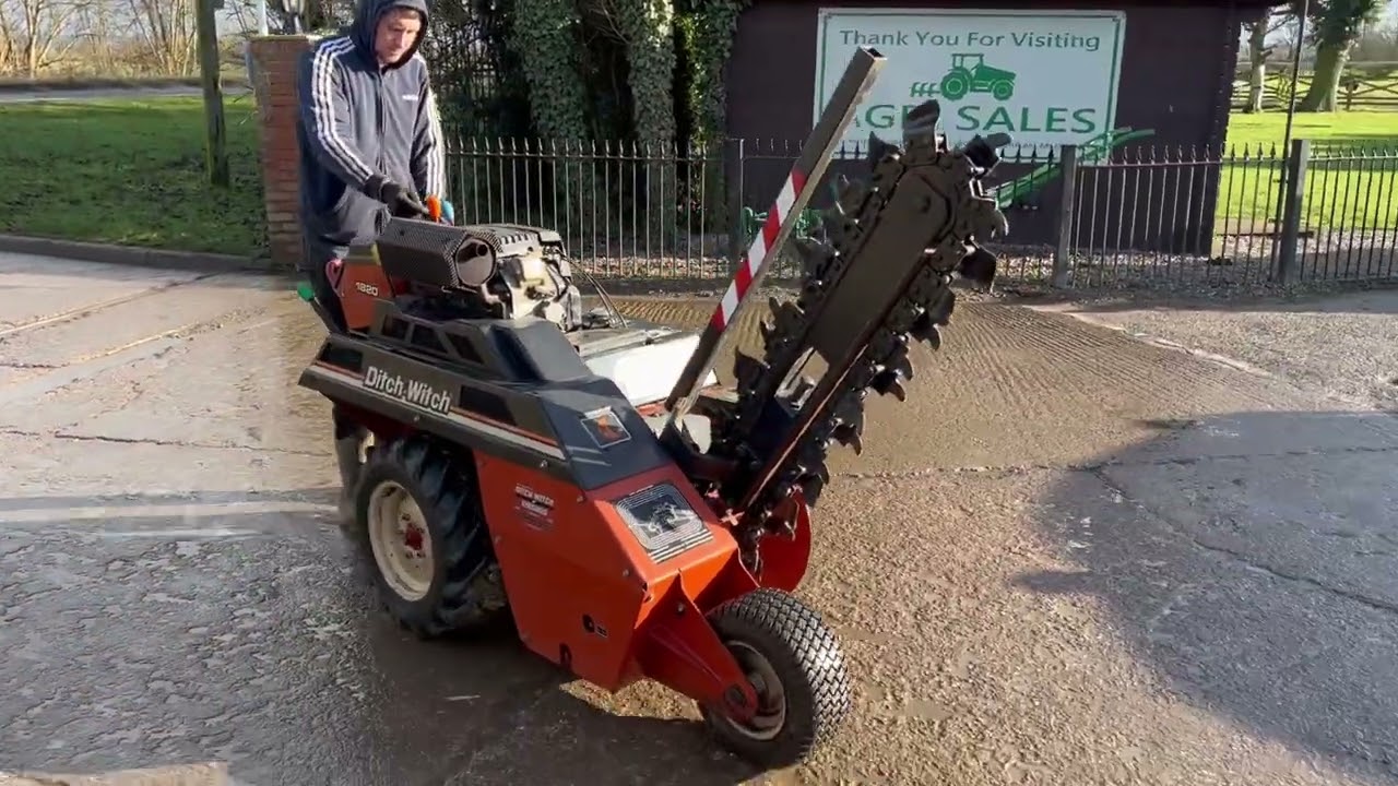 DITCH WITCH 1820 PEDESTRIAN TRENCHER * ONLY 122 HOURS * C/W HONDA ENGINE