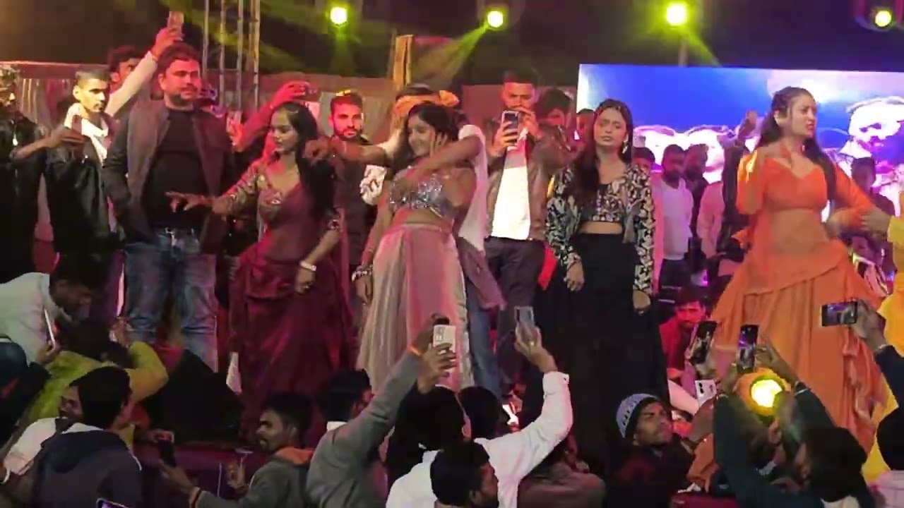 Dangri utha ke nache nagin jaisan ke Roshan Rohit