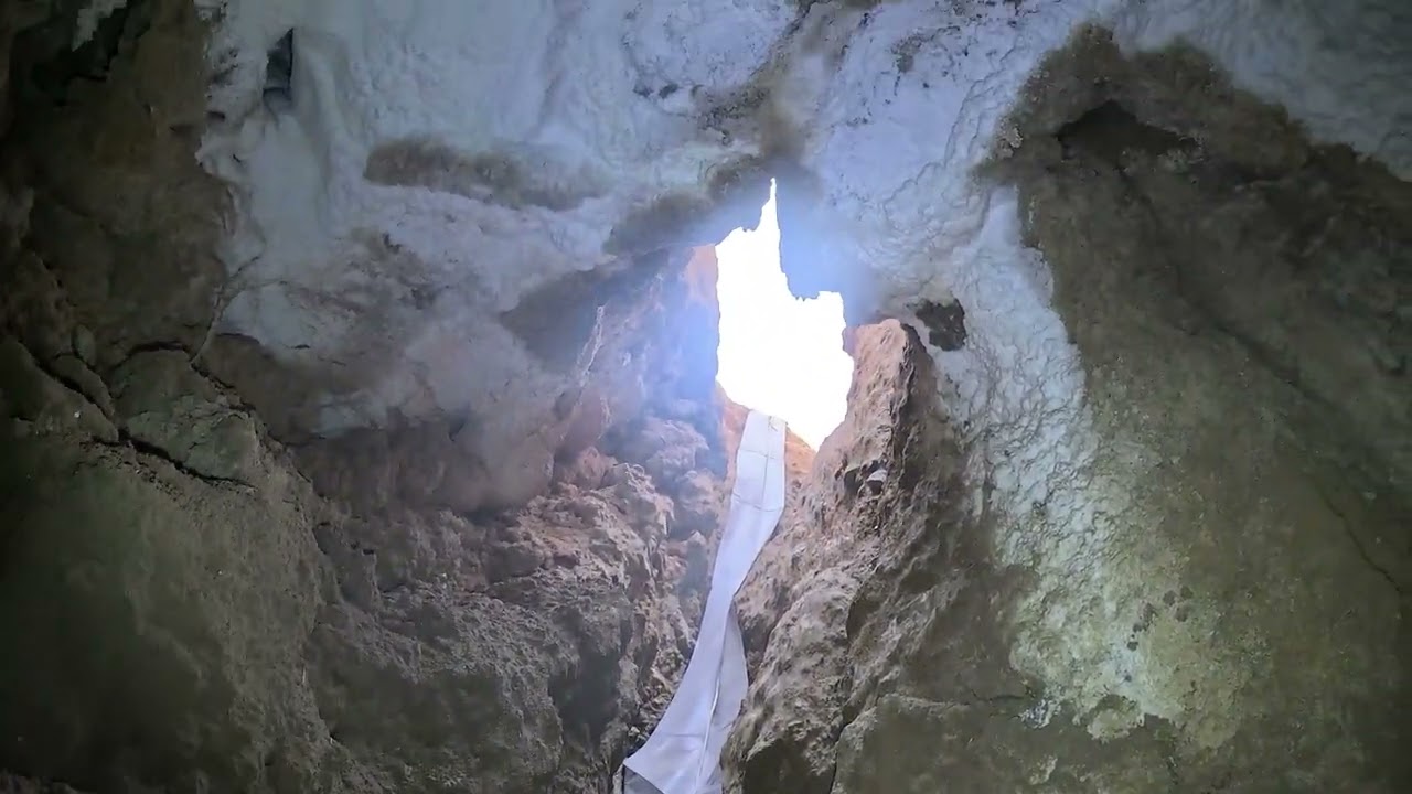 spéléologie dans le Rocher de sel de Djelfa (Algérie)