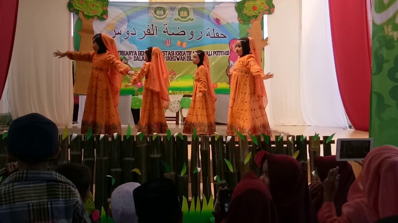 Tari india kuch kuch hota hai, Almira n friends