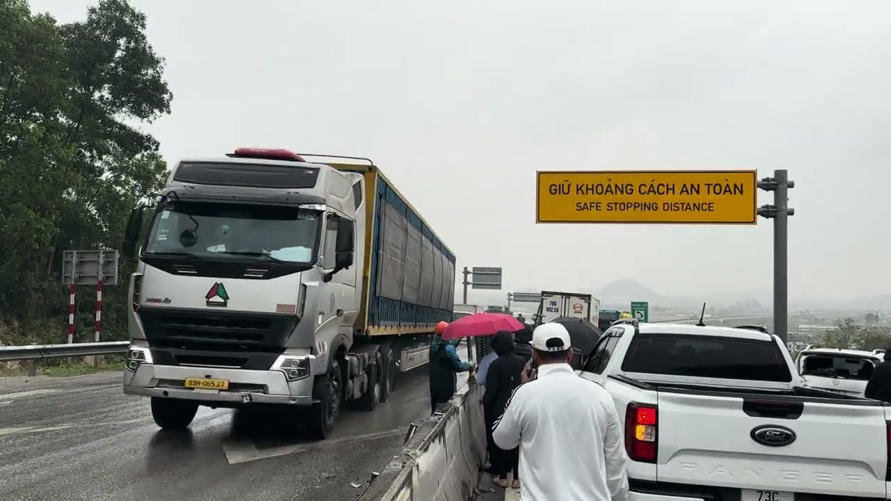 CT.01/ GIAO THÔNG TÊ LIỆT NHIỀU GIỜ CT NGHI SƠN - BÃI VỌT 2026 SAU TAI NẠN LIÊN HOÀN 