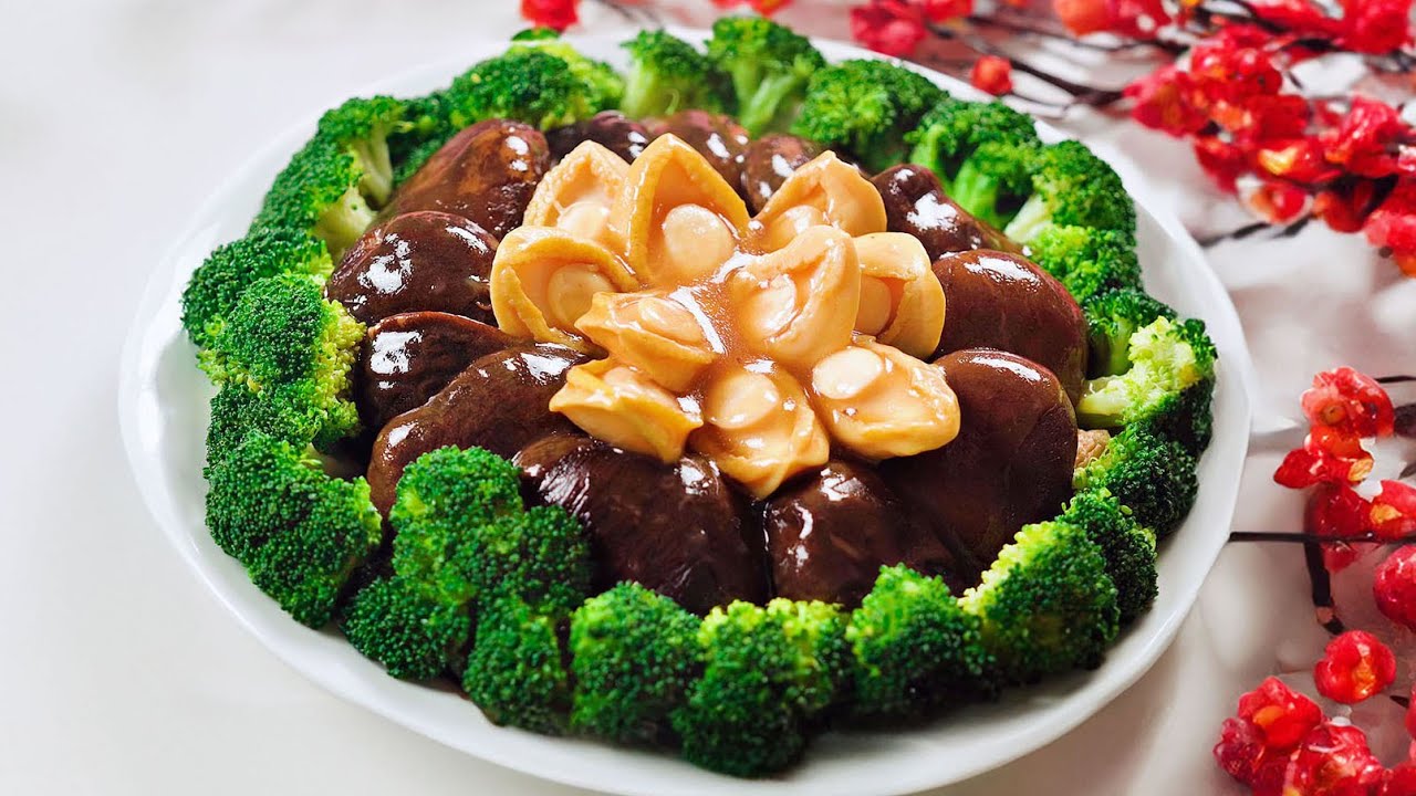 贺年鲍鱼冬菇豆包烩西兰花 Braised Abalone & Shiitake Mushroom with Broccoli