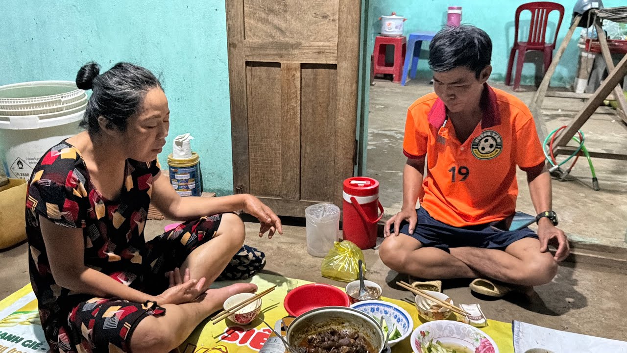 Gia Đình U75 ăn mùng 2 Tết nhưng lạ he..!